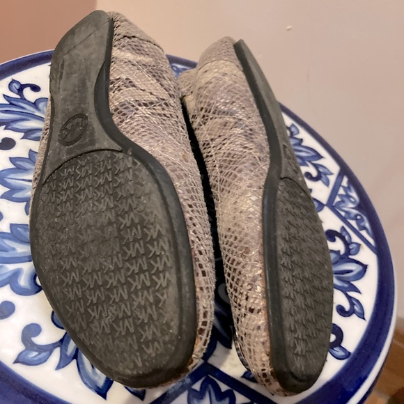 Mom’s Closet ❤️ MICHAEL KORS SHOES - Picture 3 of 3